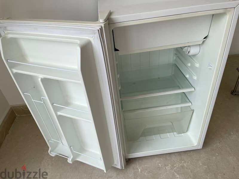 GALANZE Mini Fridge 1