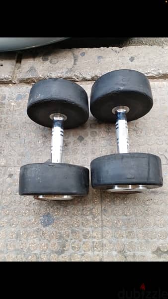 dumbells like new lkilo b 1.80$ very good quality 1