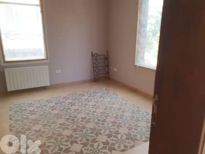 L13262-Building of 3 Floors with Front Garden for Sale in Achrafieh