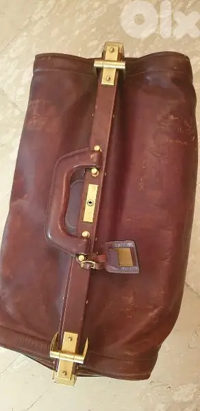 queen leather Dr bag antique