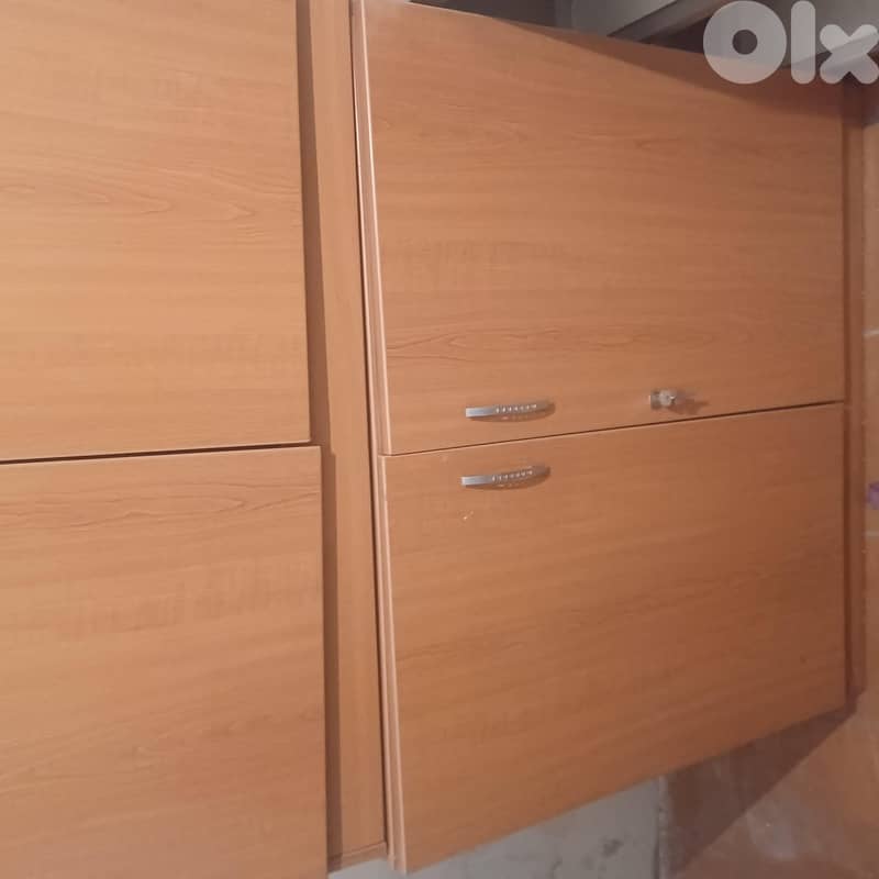 Cupboard with shelf 2