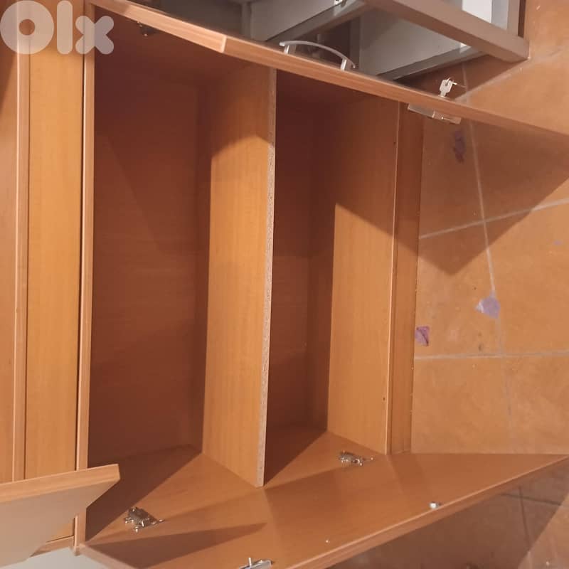 Cupboard with shelf 4