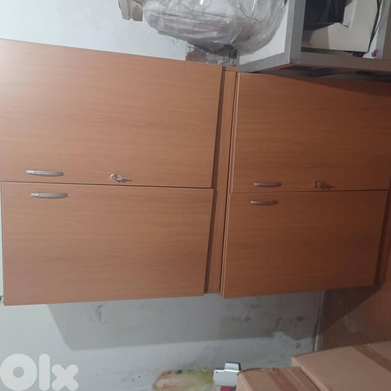 Cupboard with shelf 5